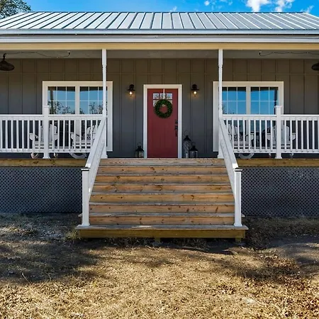 French Kiss Cottage Romantic Escape With Hot Tub